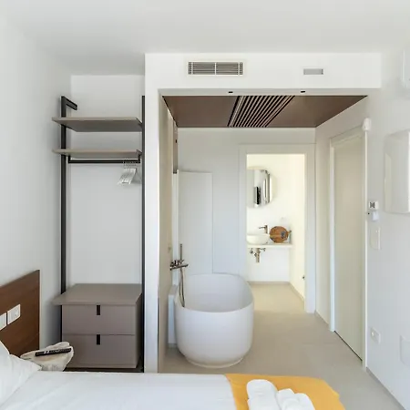 Hotiday Aparthotel 3*