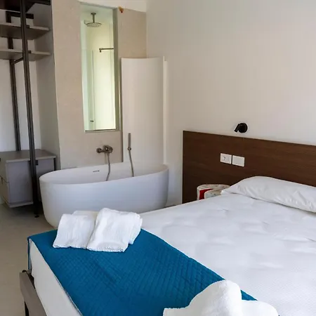 Hotiday Aparthotel 3*